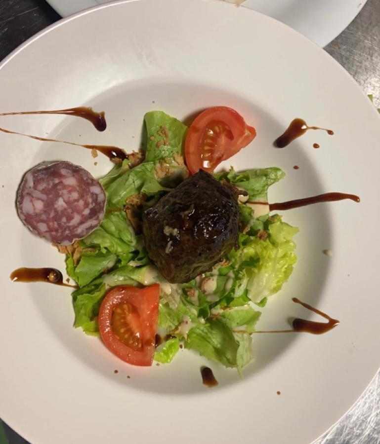 Hotel Restaurant La Renaissance Saint-Cirgues-en-Montagne Екстериор снимка