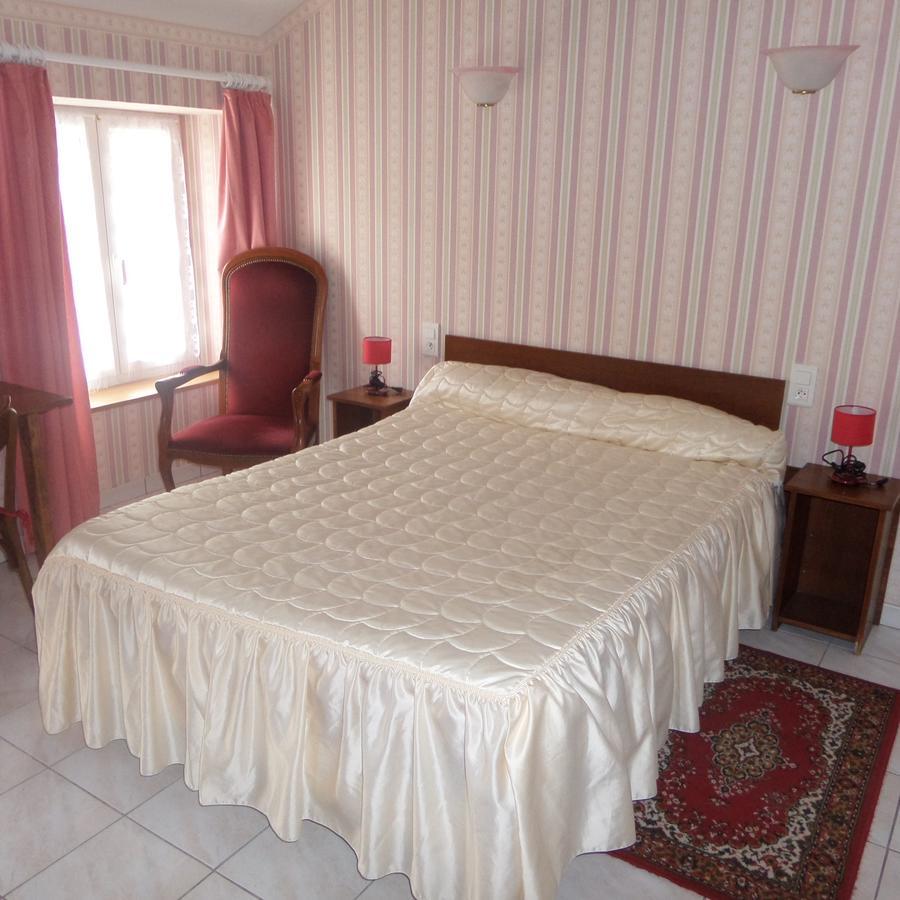 Hotel Restaurant La Renaissance Saint-Cirgues-en-Montagne Екстериор снимка