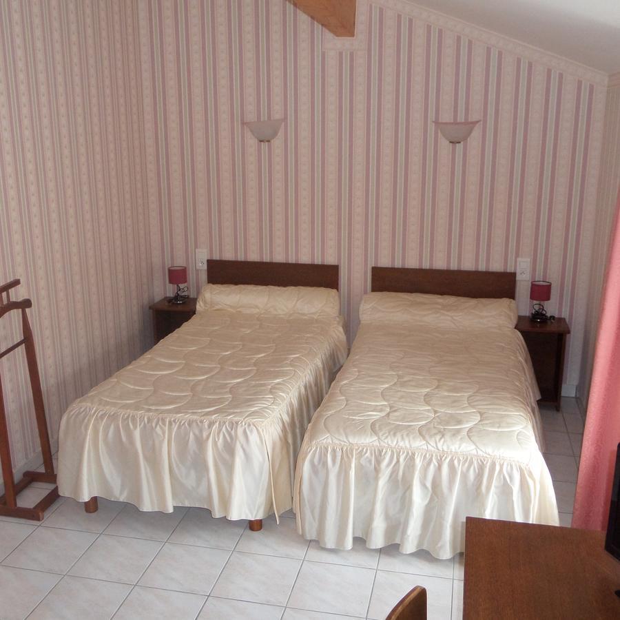 Hotel Restaurant La Renaissance Saint-Cirgues-en-Montagne Екстериор снимка