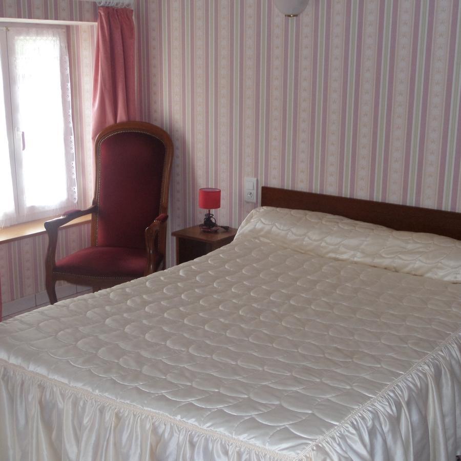 Hotel Restaurant La Renaissance Saint-Cirgues-en-Montagne Екстериор снимка